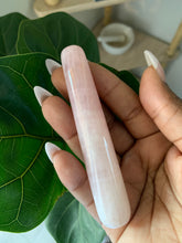 Load image into Gallery viewer, Rose Quartz Yoni Wand